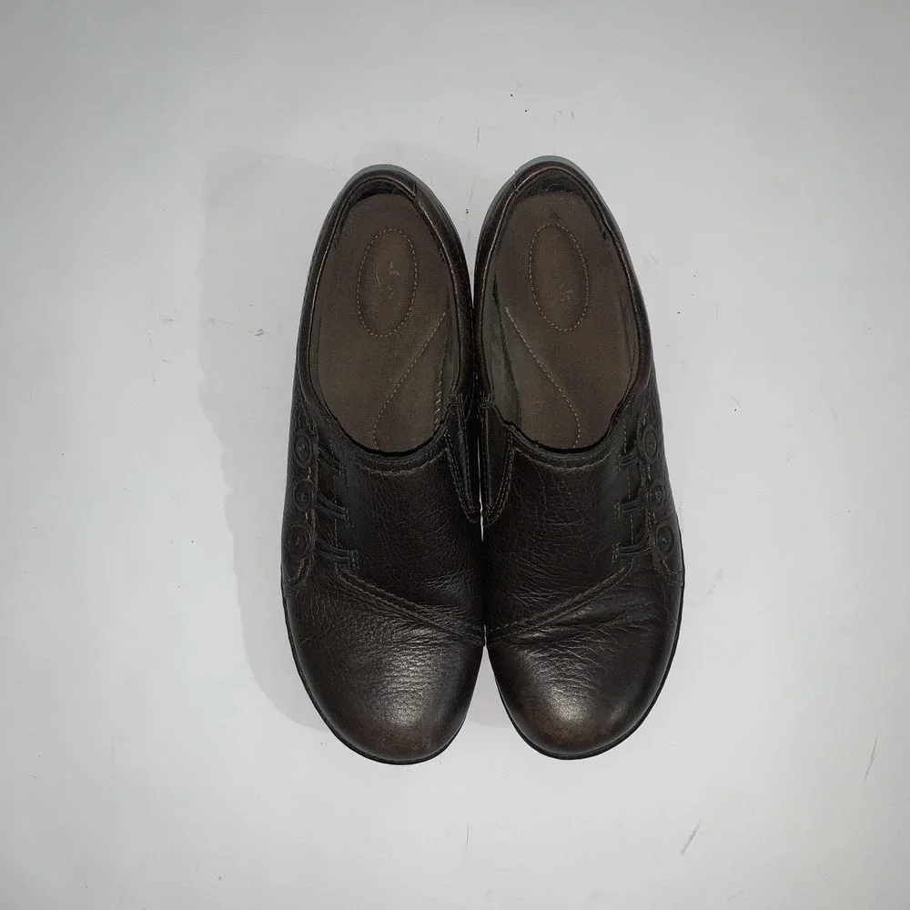 Clarks Shoes Women's 10 Brown Leather Slip On Loafers Casual Comfort Walking